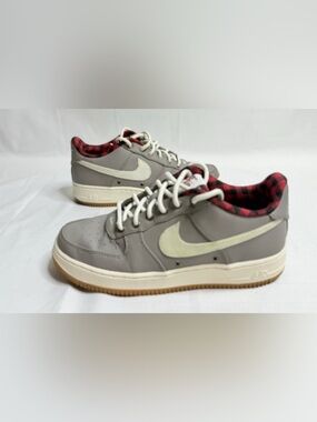 Nike Air Force 1 '07 LV8 Sneaker Youth Light Taupe Gray  Size 6 Womens 7.5